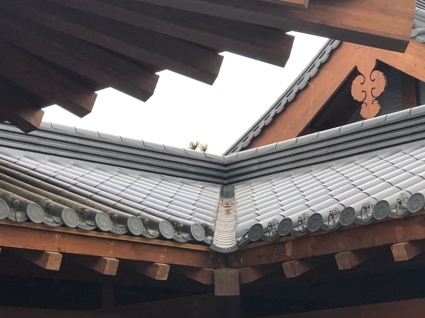 仿古金属瓦厂家分享:屋面瓦的供求发展